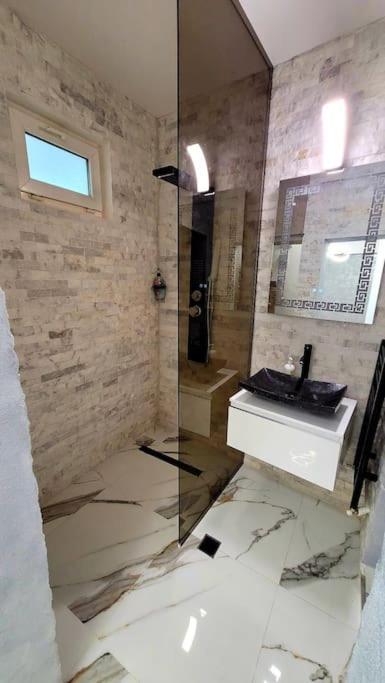 Modern Studio At Unirii Bukarest Kültér fotó